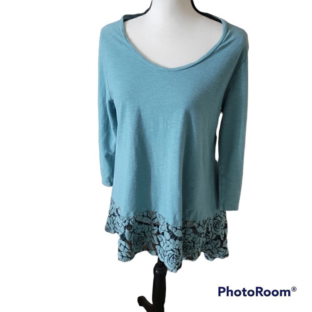 Cut Loose Tunic with Cut Out Floral Pattern at the Hem. Size M.